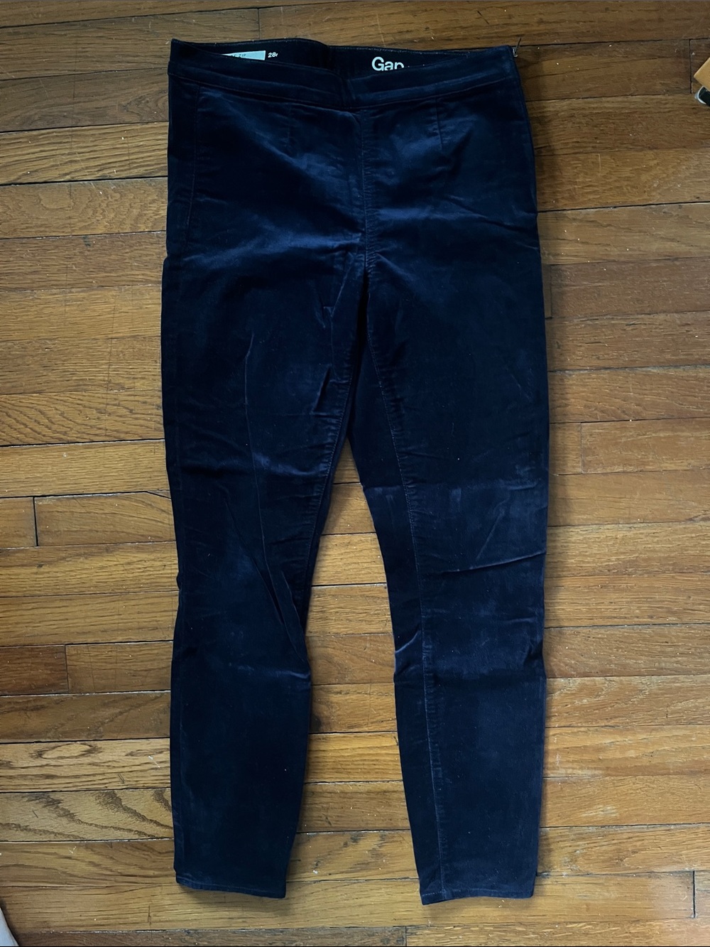 GAP Velvet cigarette pants in Navy